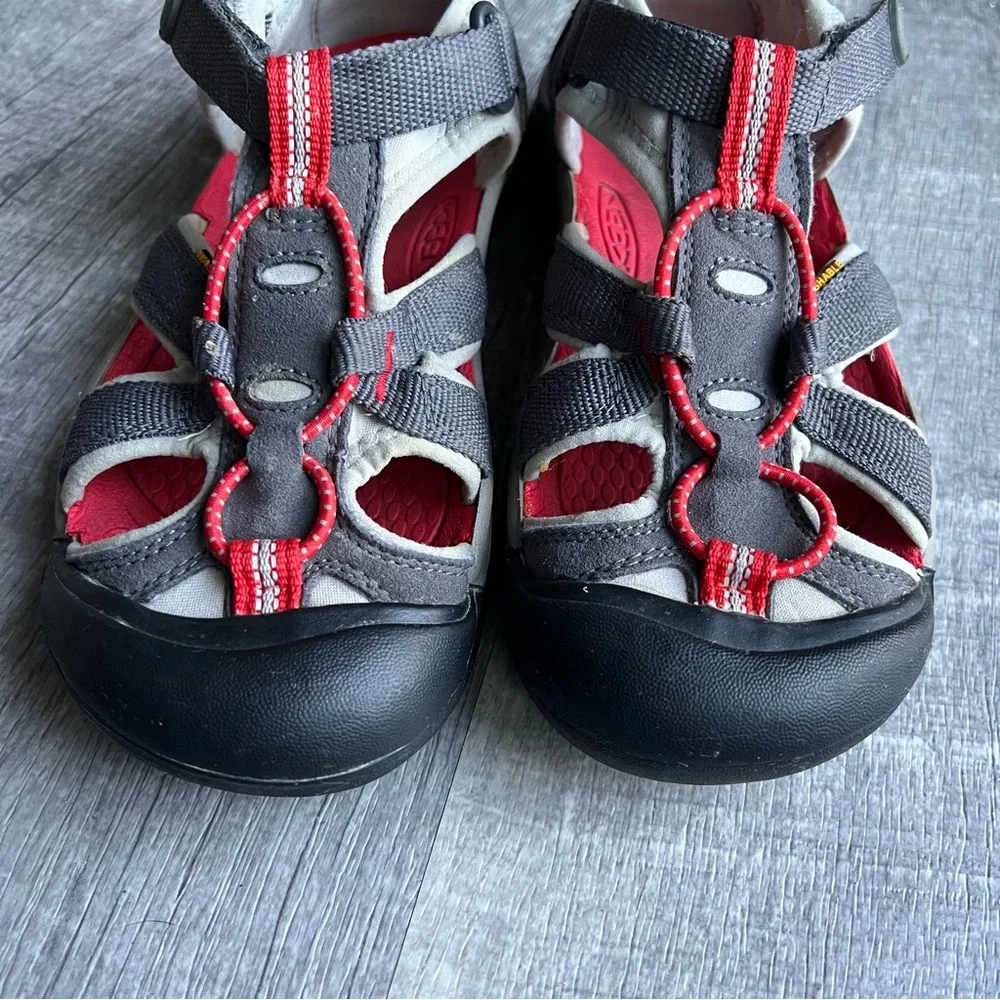 KEEN Kids Sandals Size 2 Gray Red Outdoor Water Shoes Boys Girls